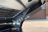 Heckspoiler im Singer Look, montiert auf einem Porsche 964 - festehend, ohne Motor / Ausfahrfunktion - Detailbild Scharnieraufnahme