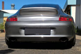 Heckansicht des 996 GFK Entenbürzel auf einem Porsche 996 Carrera Targa