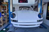 Frontansicht einer vorderen Singer Look Stoßstange an einem Porsche 964.